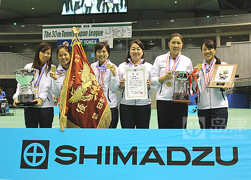 左起 森 友香、大前 綾希子、今西 美晴、小森 广子（教练）、米村 明子、桑田 宽子