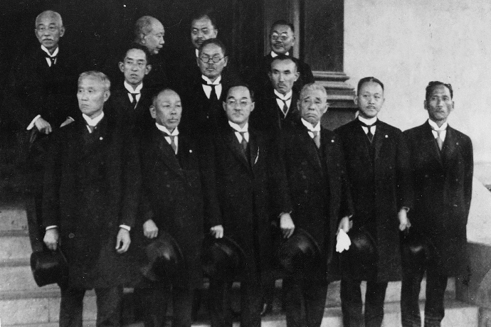 日本十大发明家(前排左端 云顶国际源藏)